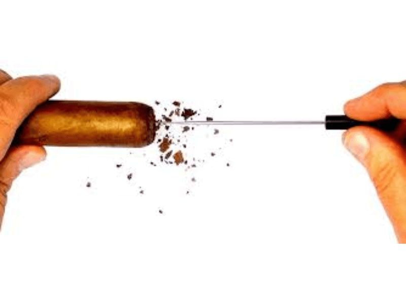 Hãy kiểm tra độ thông của điếu xì gà trước khi châm lửa và thưởng thức